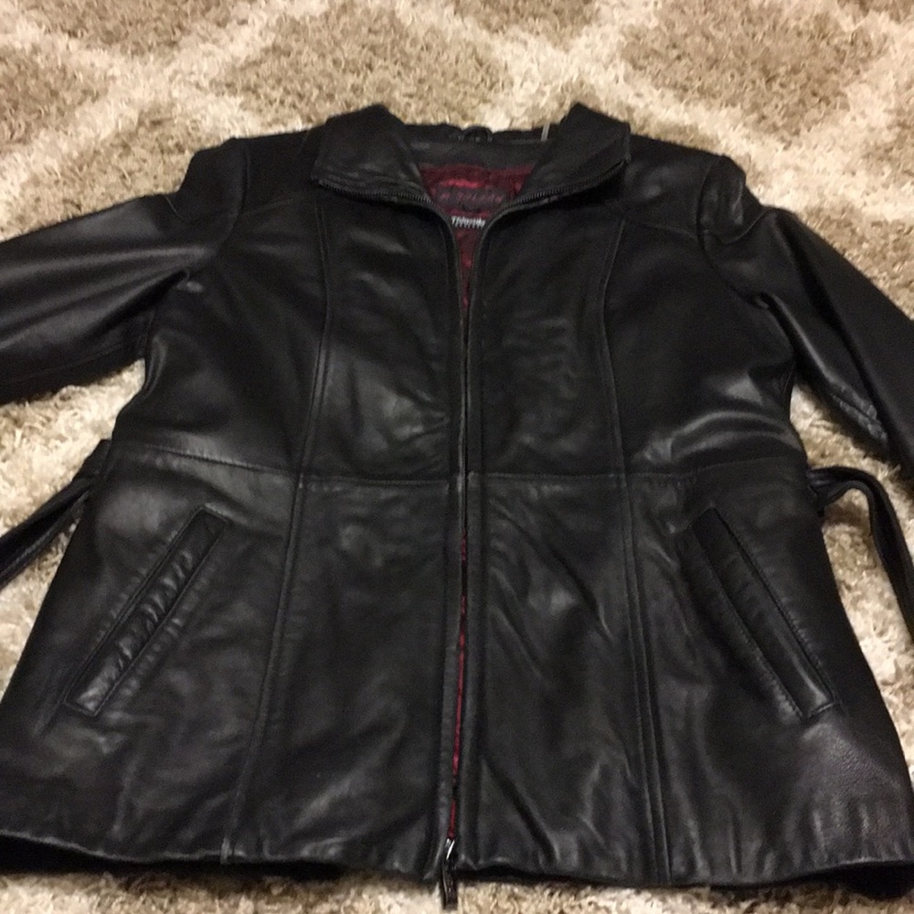 Black insulate leather coat
